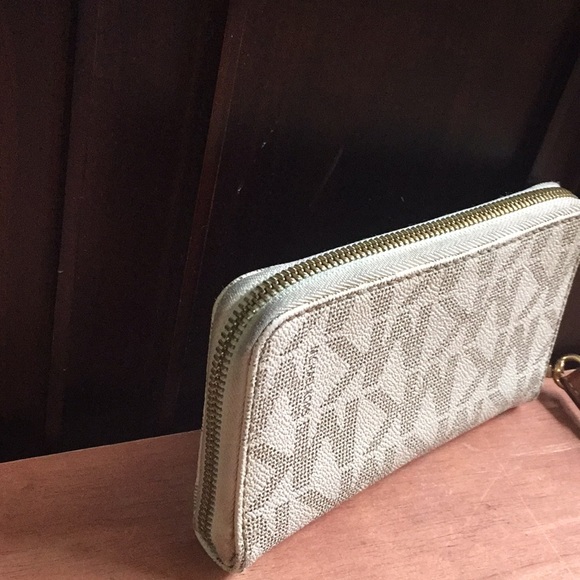 MICHAEL KORS - Picture 9 of 11